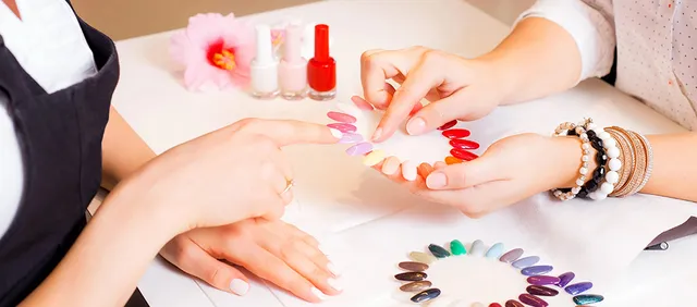 چطور مشتری ناخن جذب کنیم؟ 12 راهکار کاربردی برای رشد کسبوکار شما